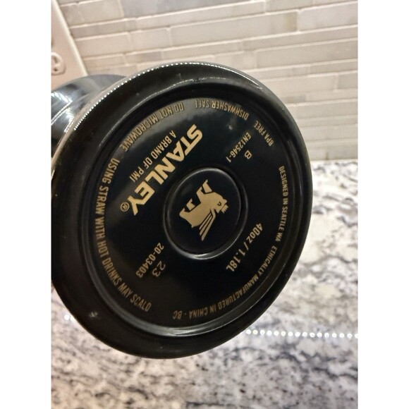 Stanley Deco Collection Gloss Black The Flowstate Quencher H2.0 40oz Tumbler - Picture 5 of 6